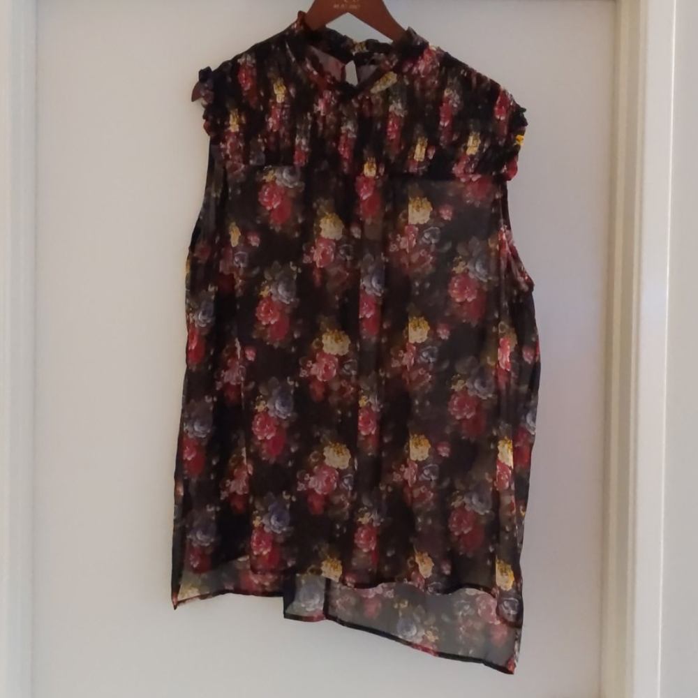 ♻️DONATED♻️ Plus Size Flowered Tank Top
